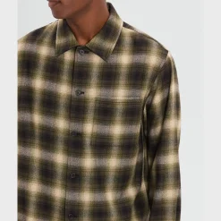 Button-Up Shirt in Jesi Wool