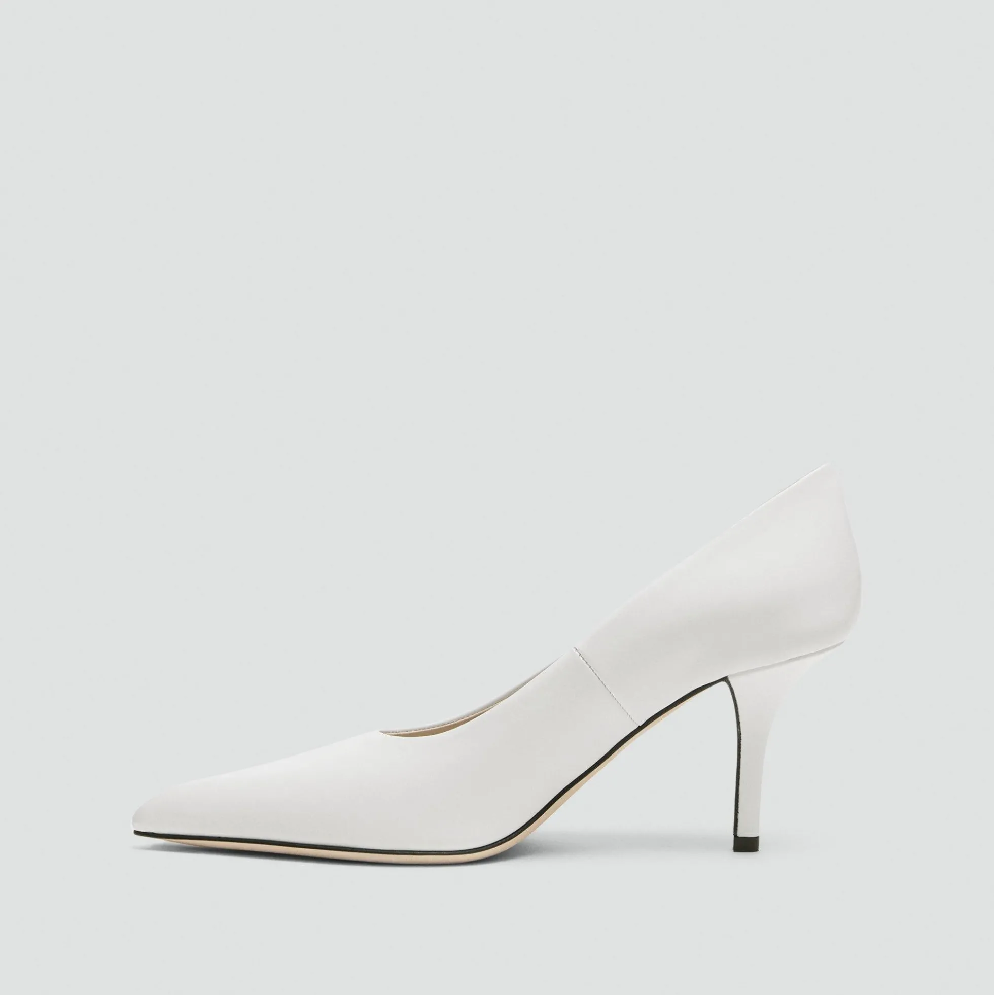 Pointed-Toe Pump in Leather