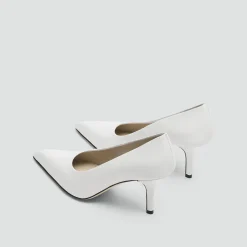 Pointed-Toe Pump in Leather
