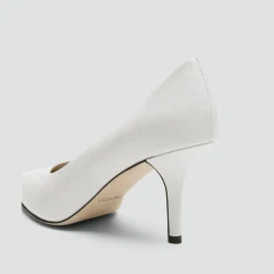 Pointed-Toe Pump in Leather