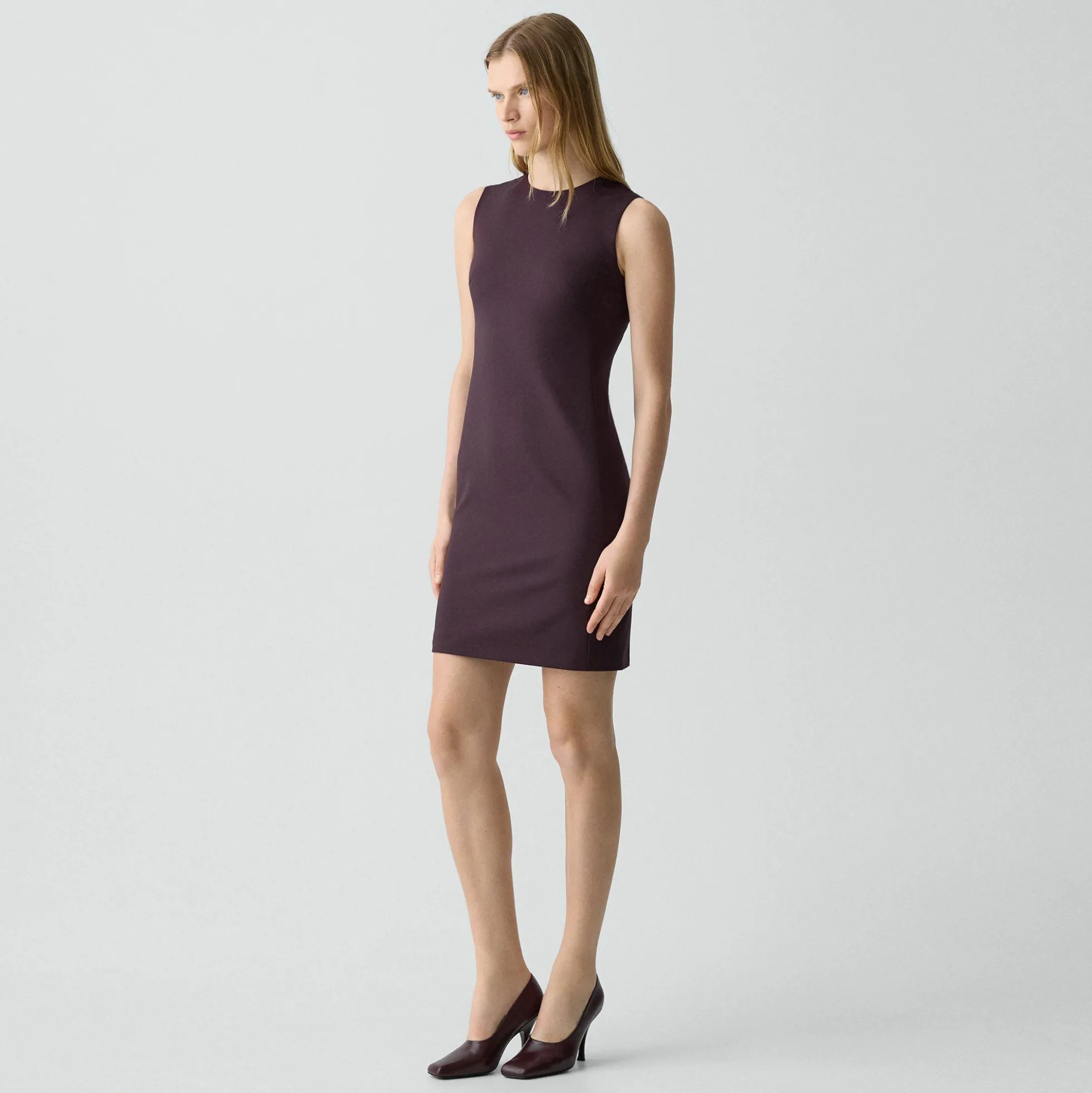 Sleeveless Fitted Dress in Good Wool