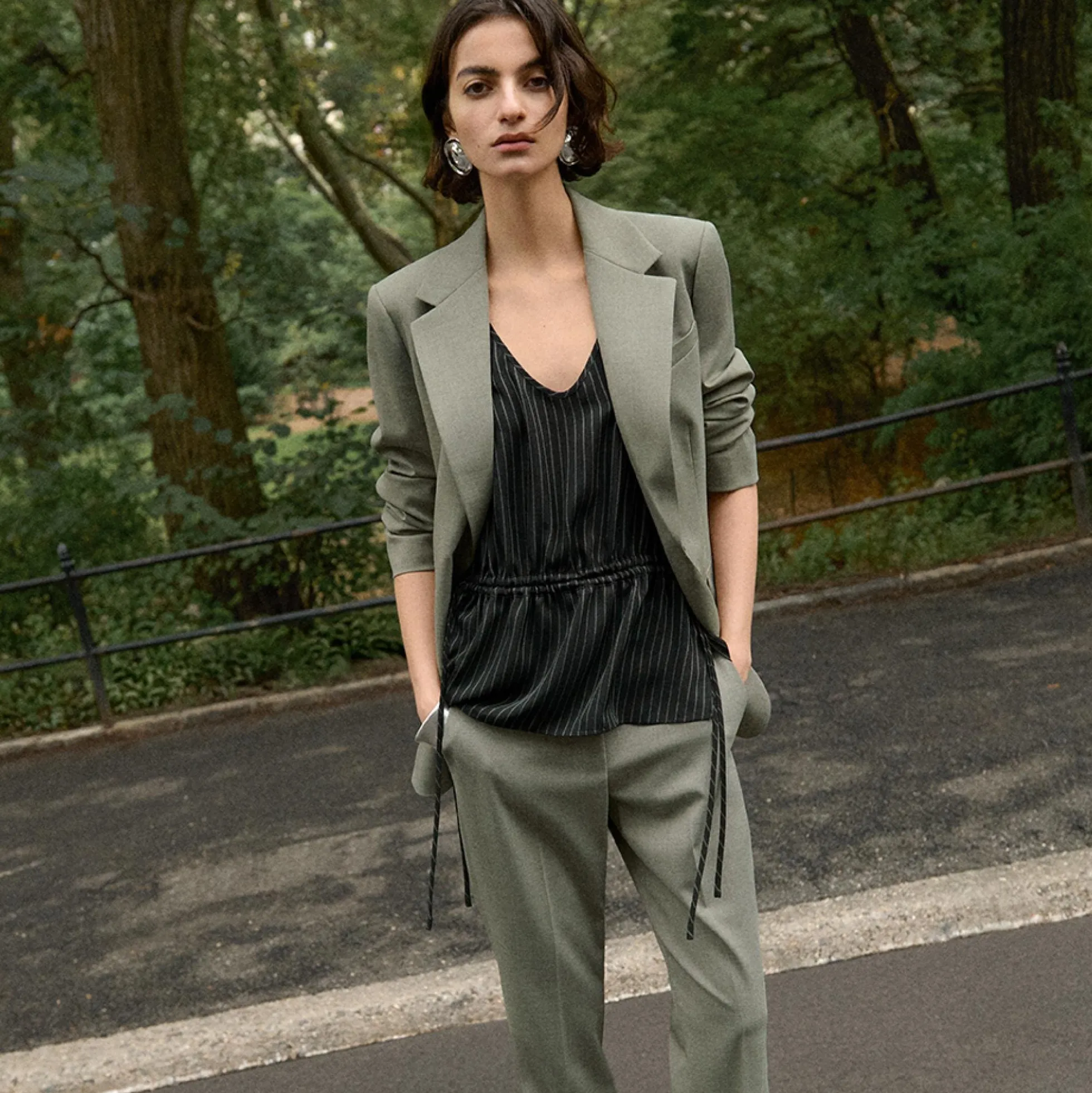 Vented Blazer in Wool Gabardine
